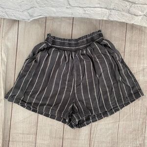 Universal thread women S linen blend high waisted stripe shorts grey & white